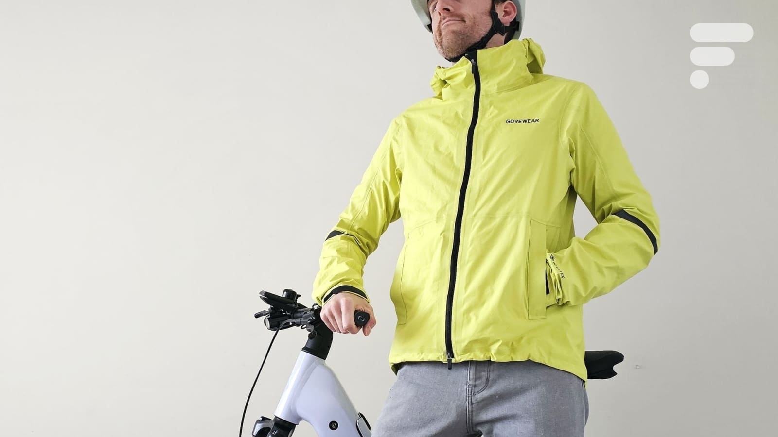 On a testé la veste vélo imperméable Gorewear Lupra 2.0 : elle brave la pluie sans broncher