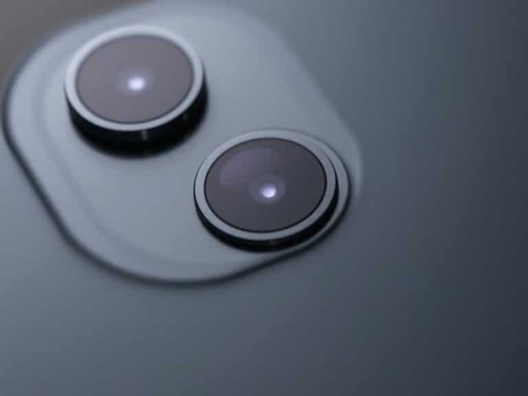 iPhone 18 Pro : la caméra centrée et les capteurs invisibles excentrés ?