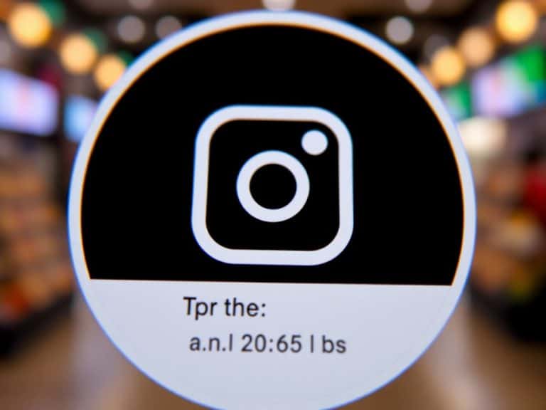 Instagram Tests New Label: Spot AI-Enhanced Content with Optional Tags!