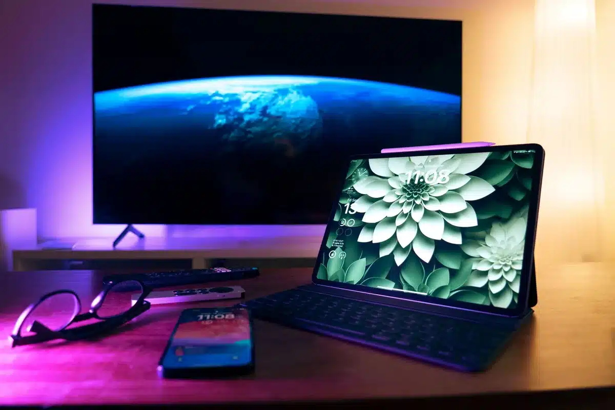 Smart home device with tablet-sized display for voice control and automation
