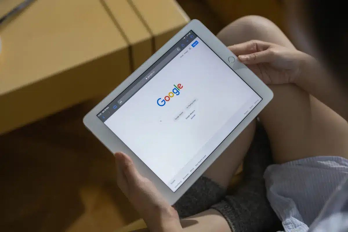 Smart home hub display device with integrated speaker on modern surface