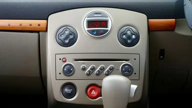 Glossy, reflective window control buttons with liquid glass effect and depth layers on a blurred desktop interface
