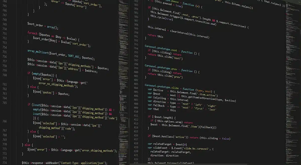 Écran affichant du code JavaScript avec des outils de conception responsive