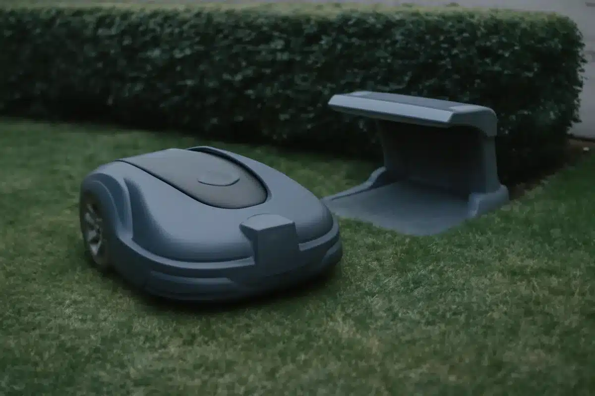 Mova ViAX 250 Review: The Ultimate Wireless Robot Mower for Small Gardens Under €600!