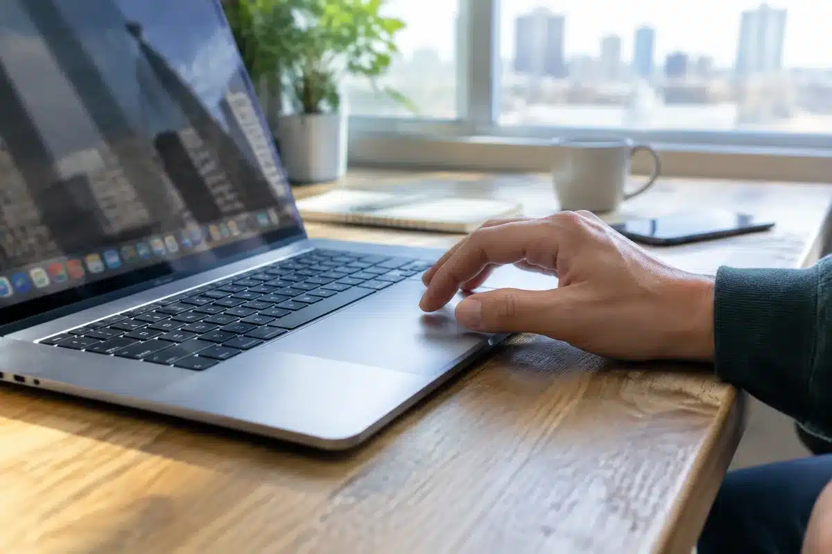 macOS 27.2 Prepares for Touchscreen Macs: Hidden Clues Reveal Apple's Next Move